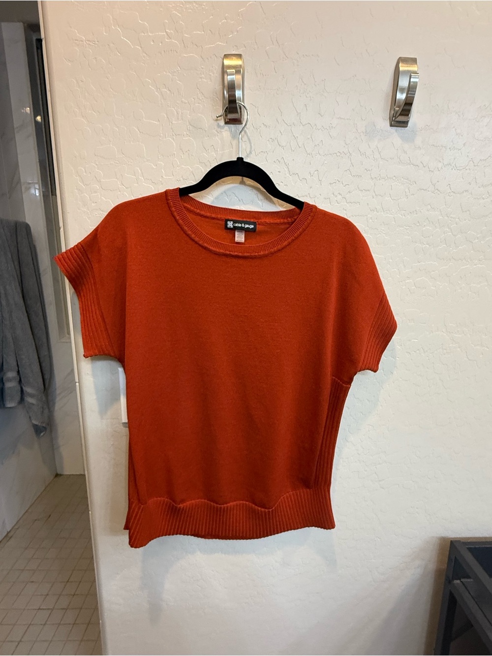 Cable & Gauge Short Sleeve Knit Top in Rust Orange